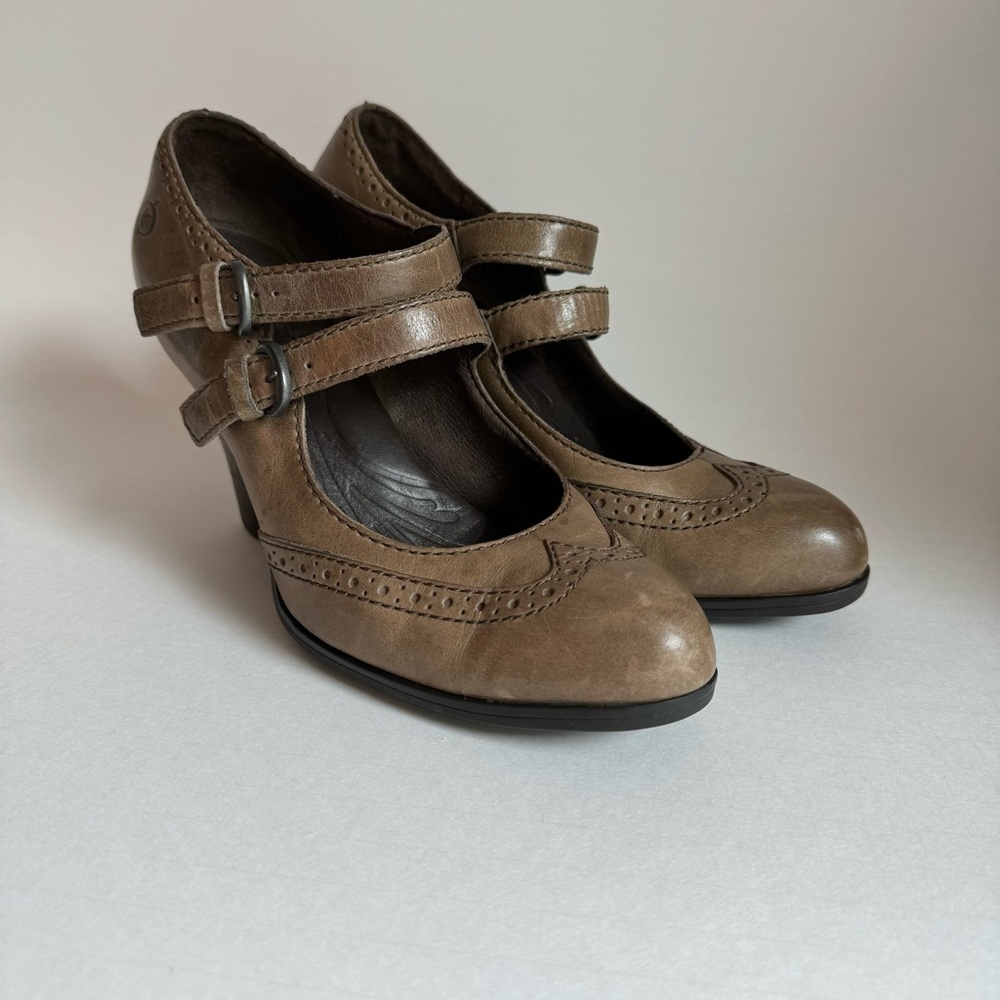 Born Davina Mary Jane Pumps in Brown Leather Size 7.5